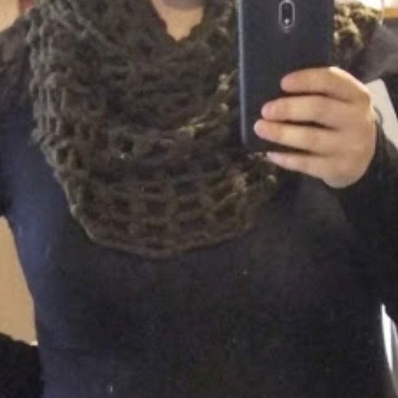 ***Finally Here!*** Olive Net Infinity Scarf - Picture 4 of 4